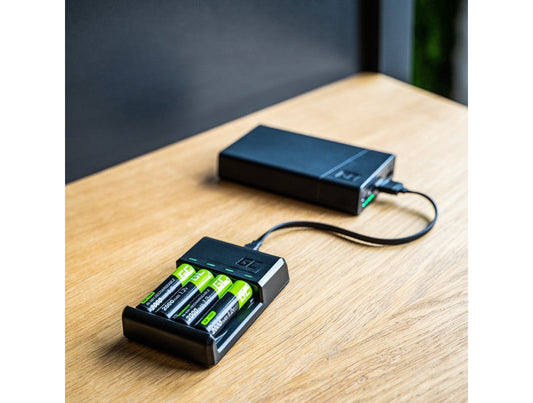 Carregador de Pilhas Greencell + 4 Pilhas Recarregáveis AA 2000mAh
